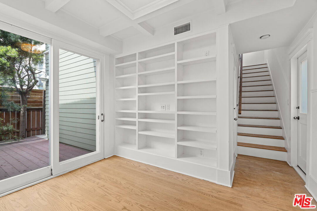 23 20Th Ave