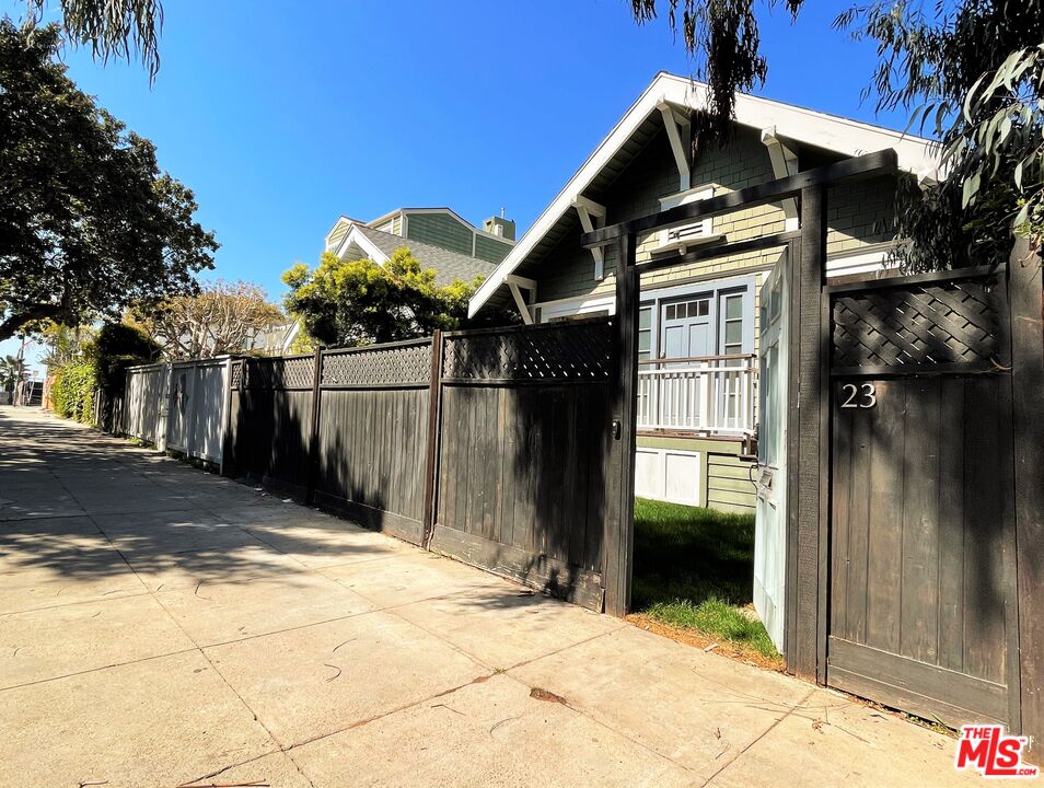 23 20Th Ave