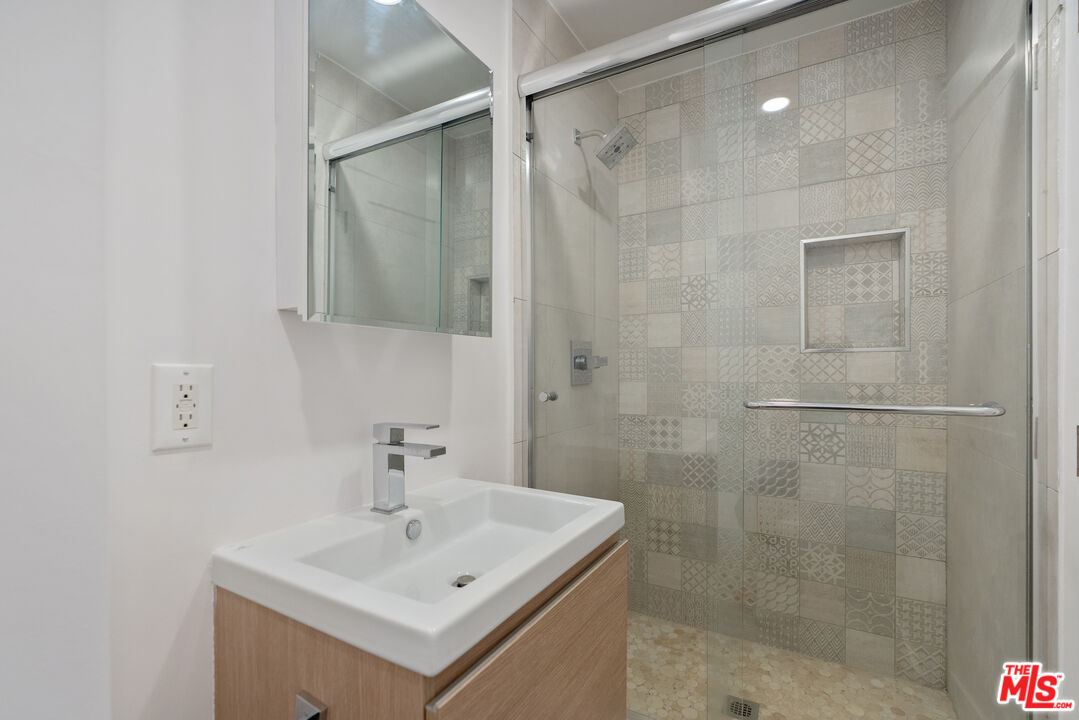 1025 Pleasantview Ave Unit: A