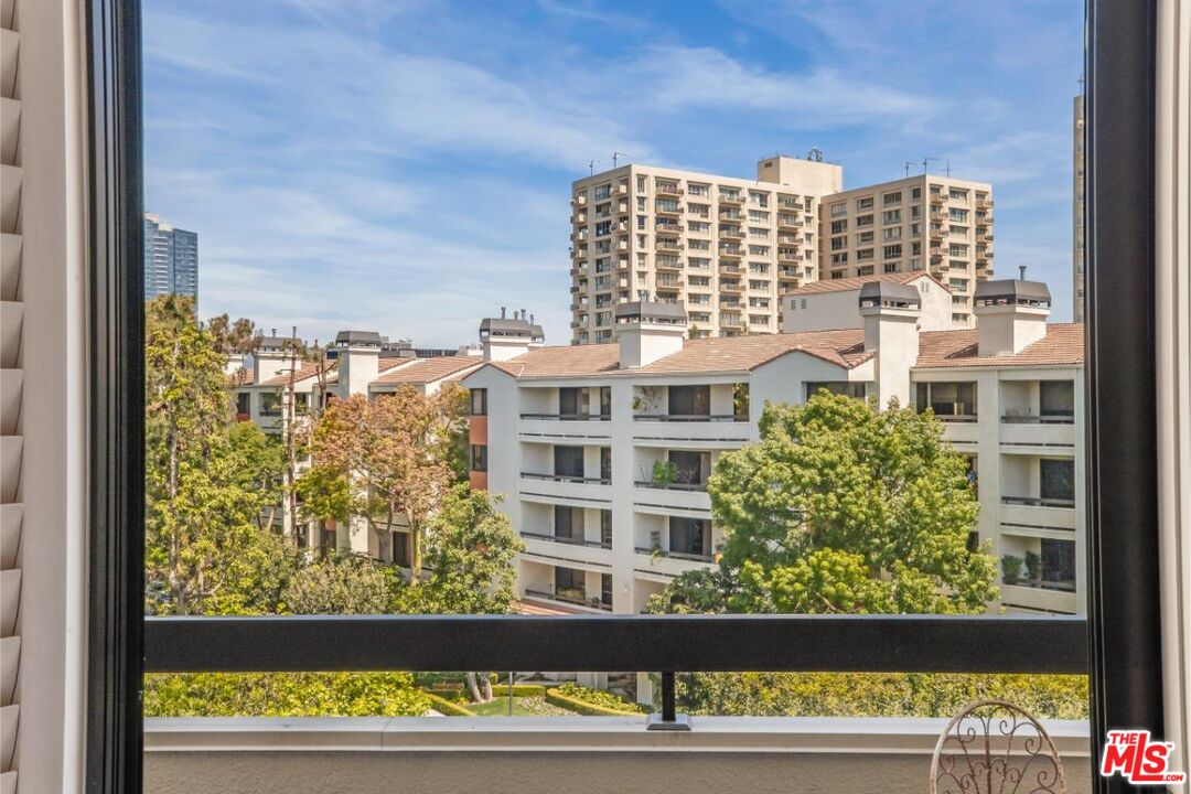 2131 Century Park Ln Unit: 402