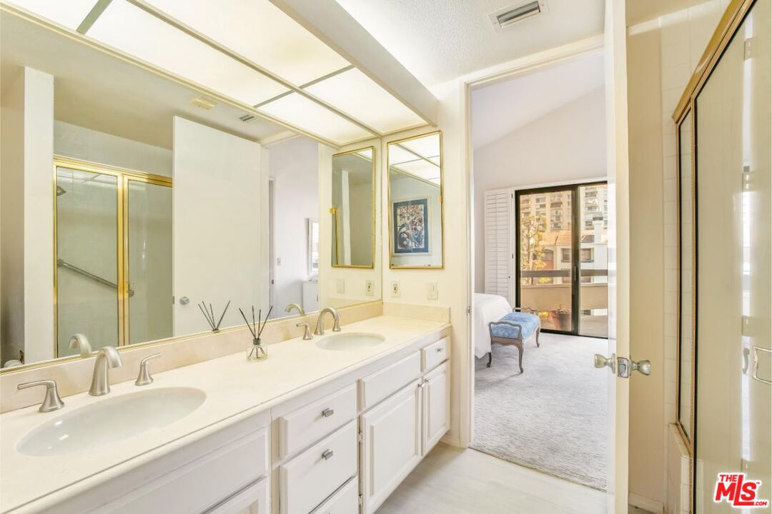2131 Century Park Ln Unit: 402