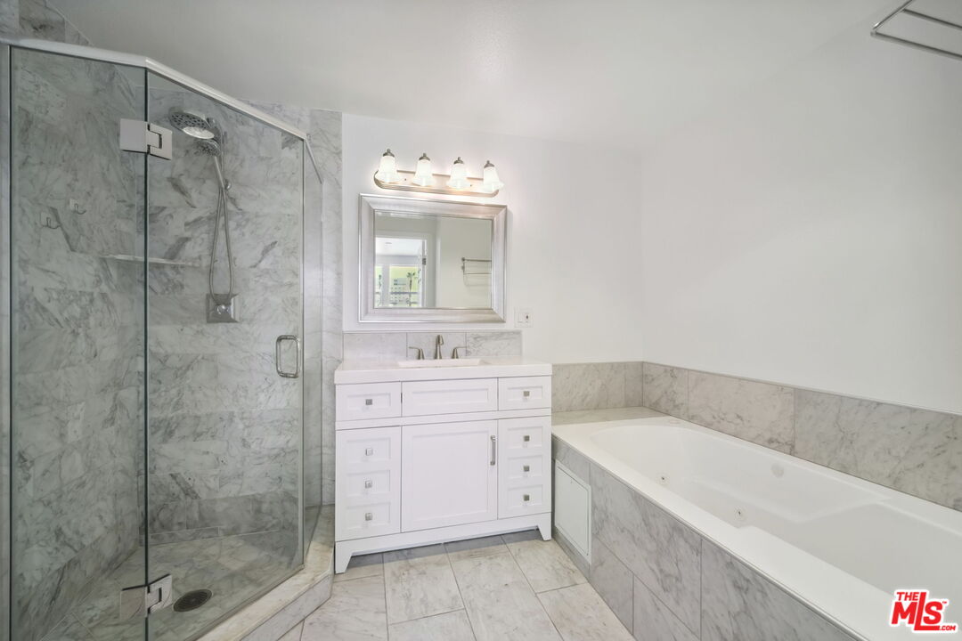 6038 Carlton Way Unit: 302