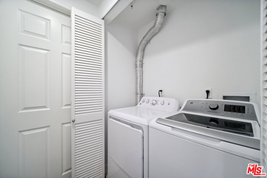 6038 Carlton Way Unit: 302