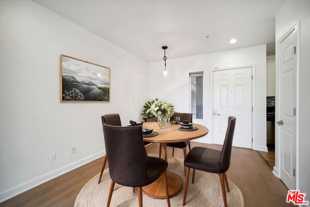 6038 Carlton Way Unit: 302