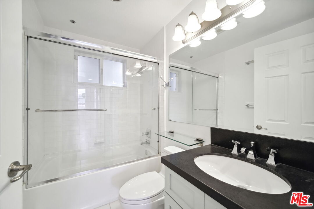 6038 Carlton Way Unit: 302