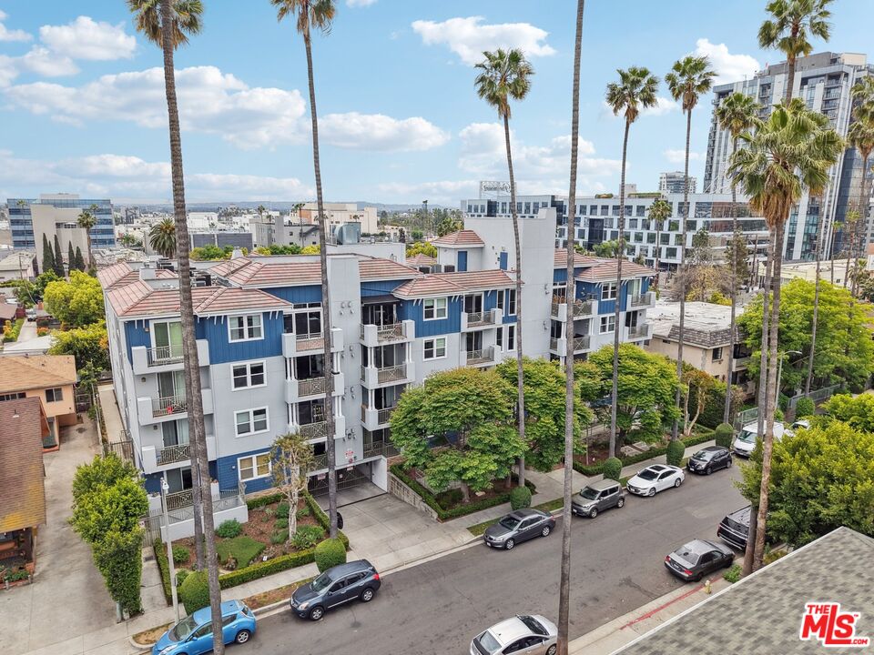 6038 Carlton Way Unit: 302