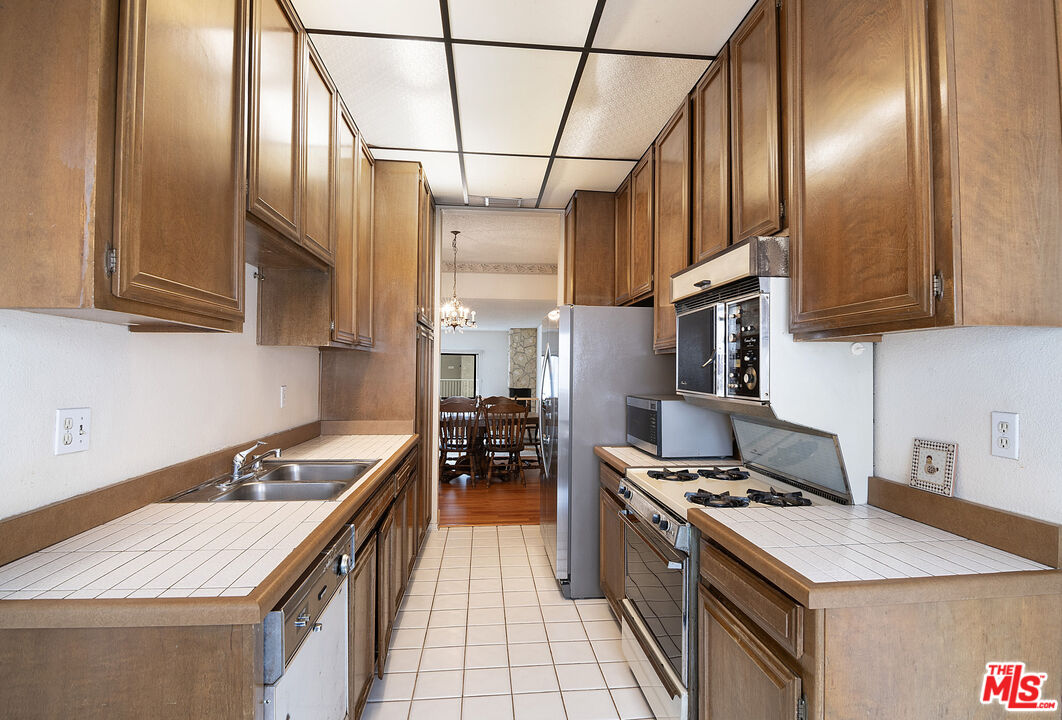 1271 Stoner Ave Unit: 208