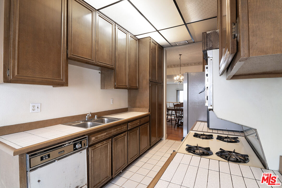 1271 Stoner Ave Unit: 208