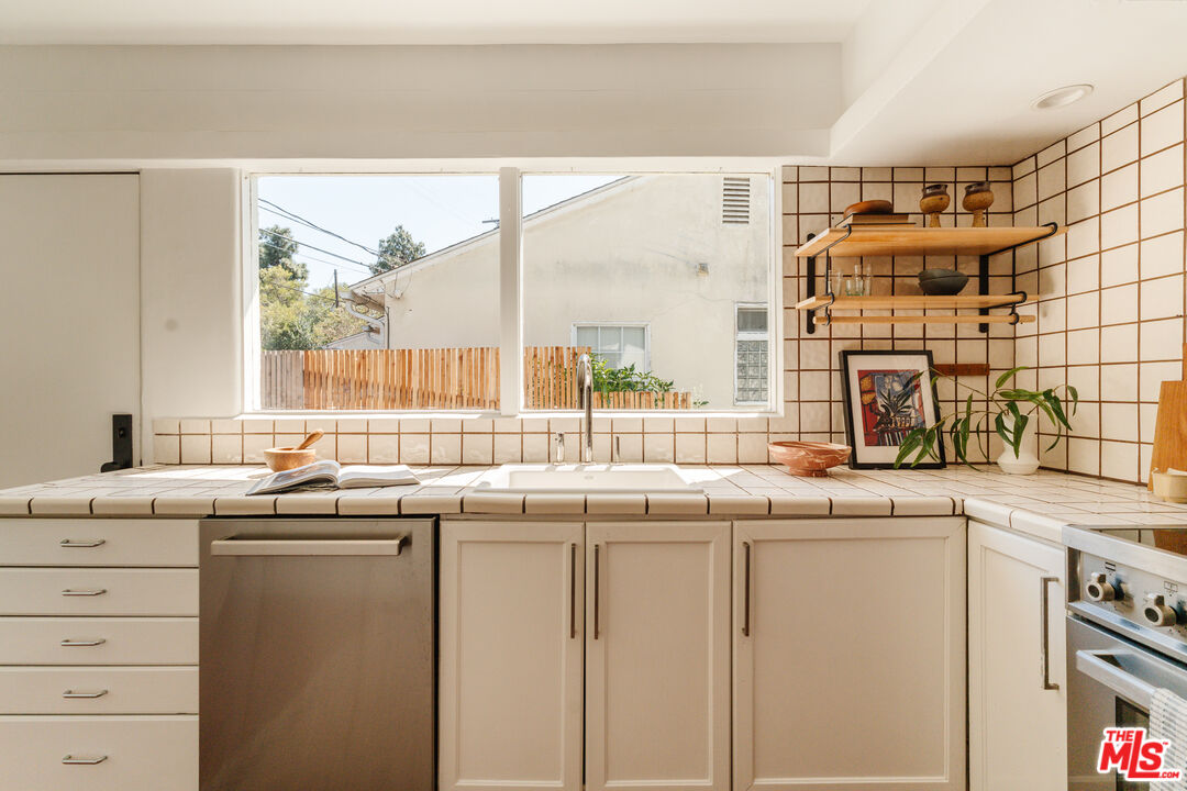 1711 Sargent Pl