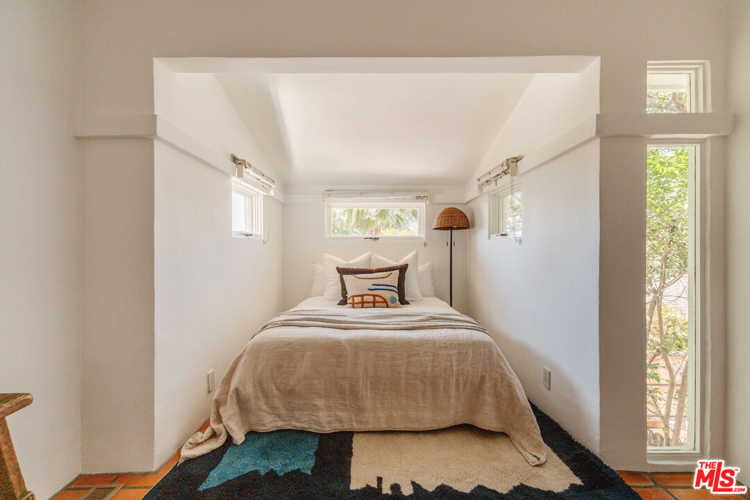 1711 Sargent Pl