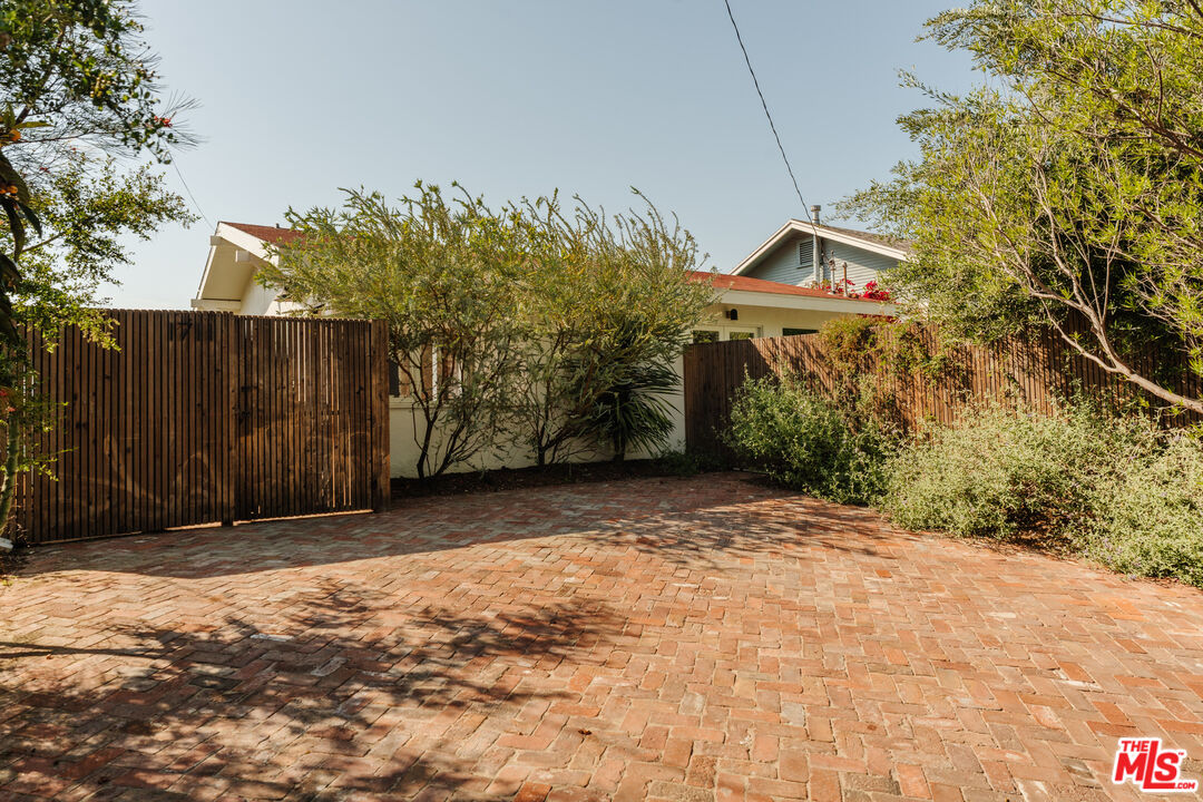 1711 Sargent Pl