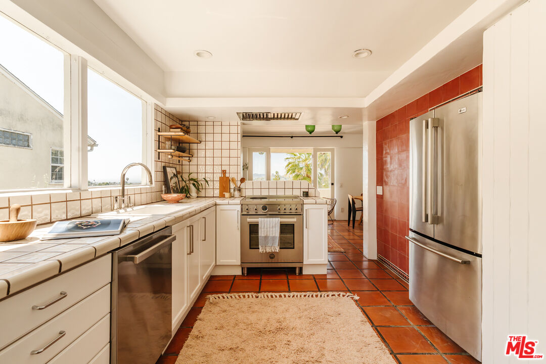 1711 Sargent Pl