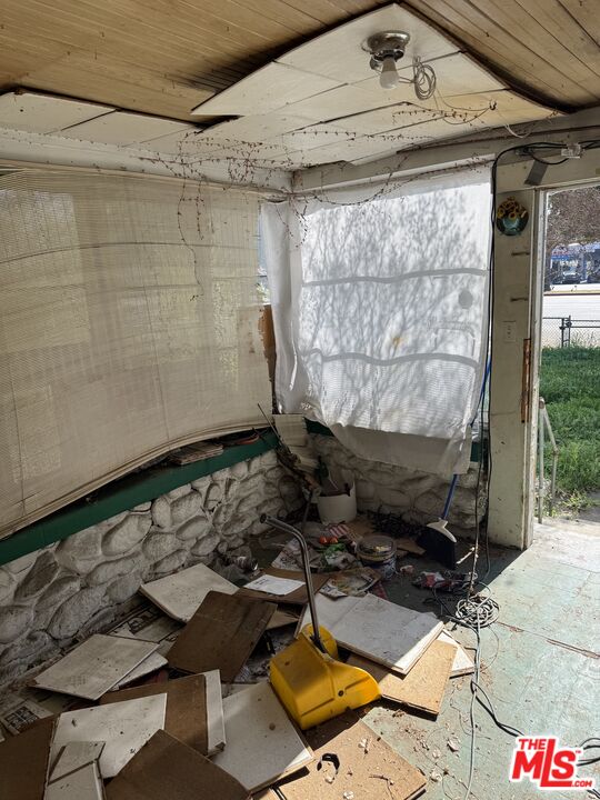 5013 N Huntington Dr