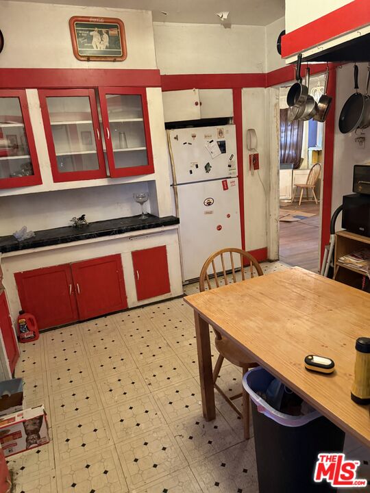 5013 N Huntington Dr