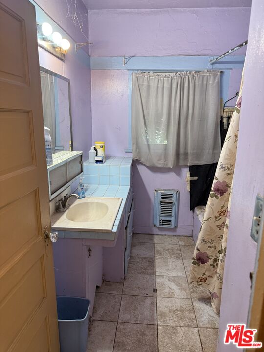 5013 N Huntington Dr