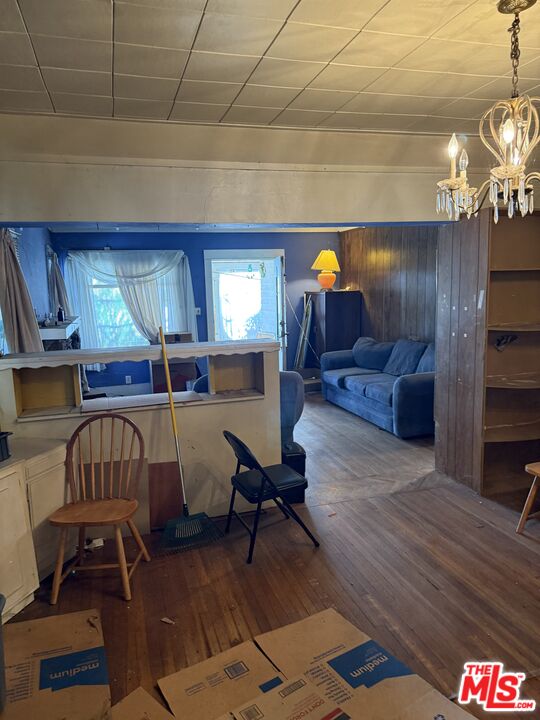 5013 N Huntington Dr