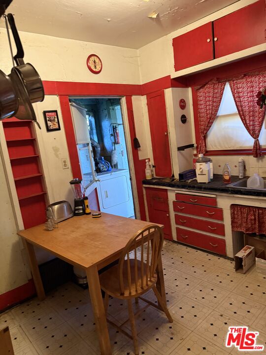 5013 N Huntington Dr