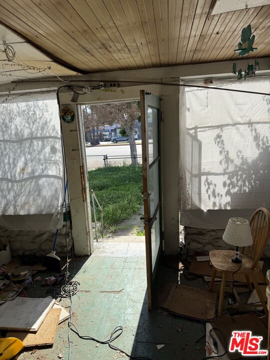 5013 N Huntington Dr