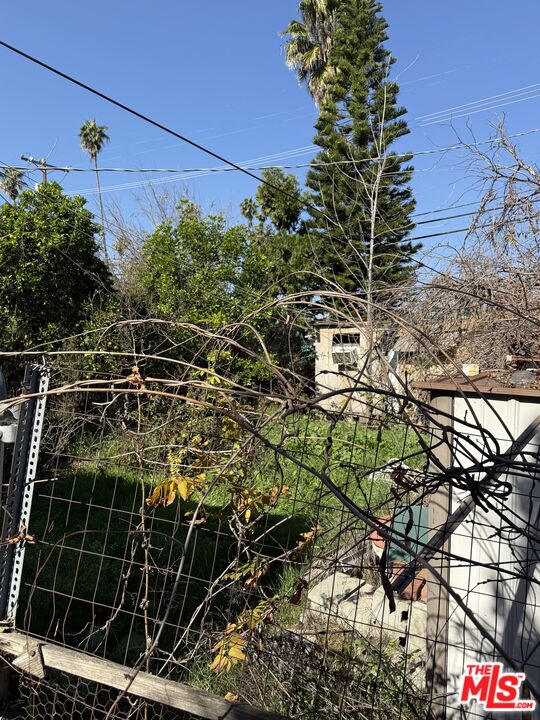 5013 N Huntington Dr