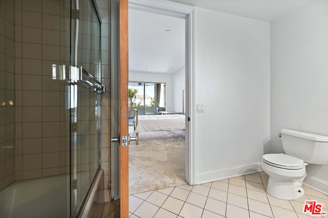 1521 Greenfield Ave Unit: 305