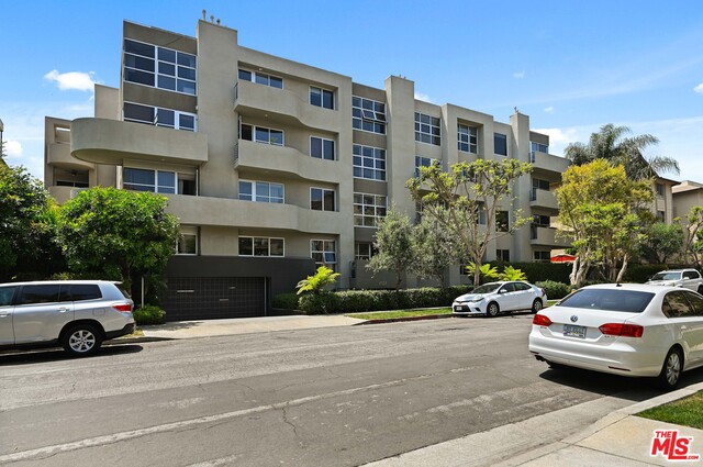 1521 Greenfield Ave Unit: 305