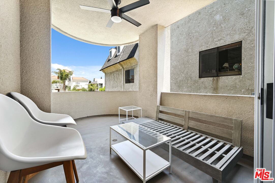 1521 Greenfield Ave Unit: 305