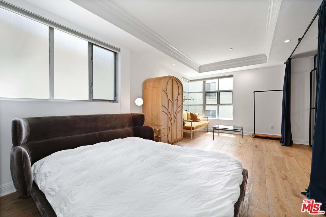 1521 Greenfield Ave Unit: 305