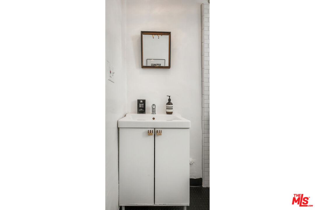 1159 N Fuller Ave Unit: B
