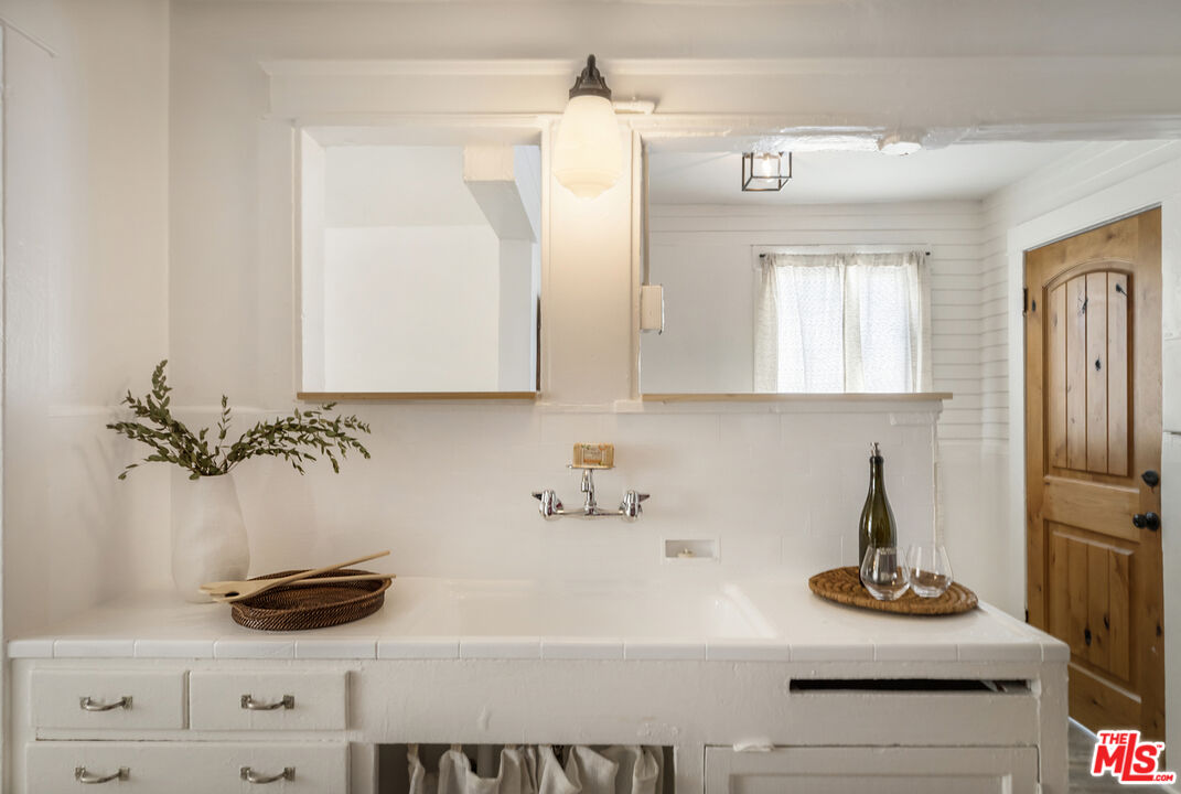 1159 N Fuller Ave Unit: B