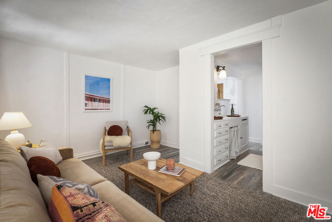 1159 N Fuller Ave Unit: B