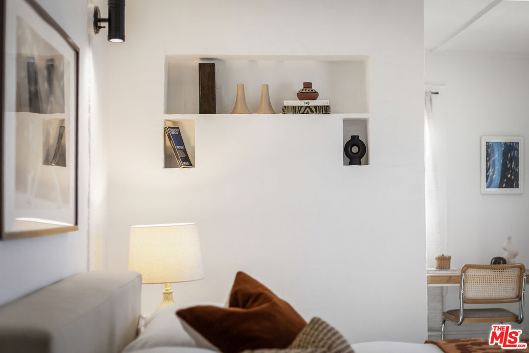 1159 N Fuller Ave Unit: B