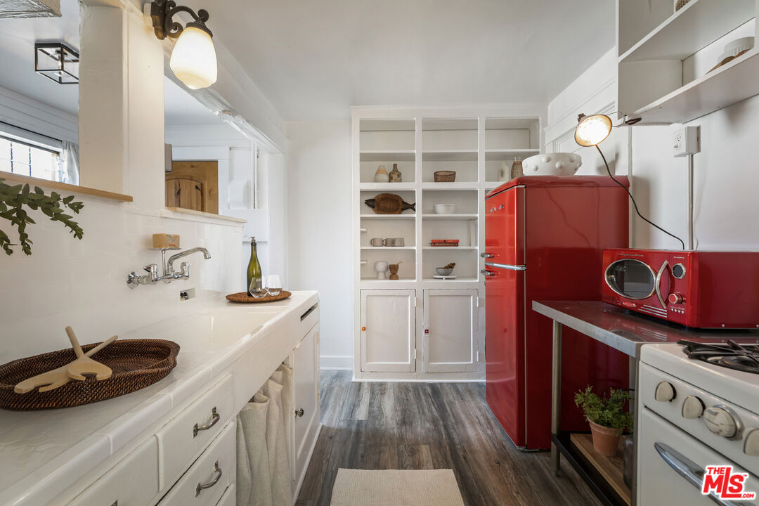 1159 N Fuller Ave Unit: B