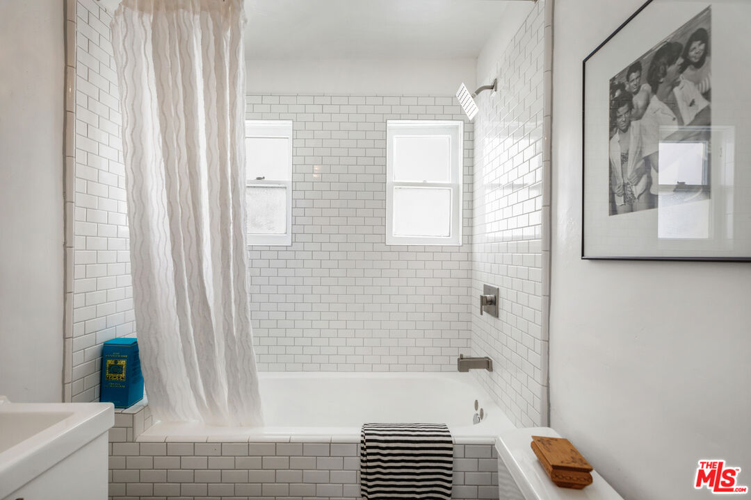 1159 N Fuller Ave Unit: B