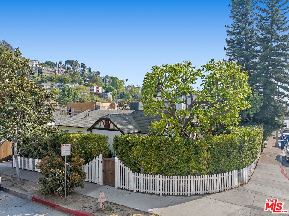 1836 W Silver Lake Dr
