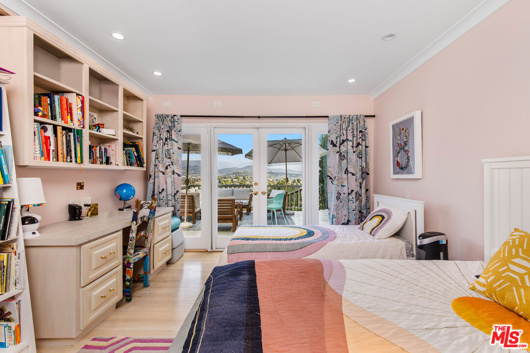 2330 Ronda Vista Dr