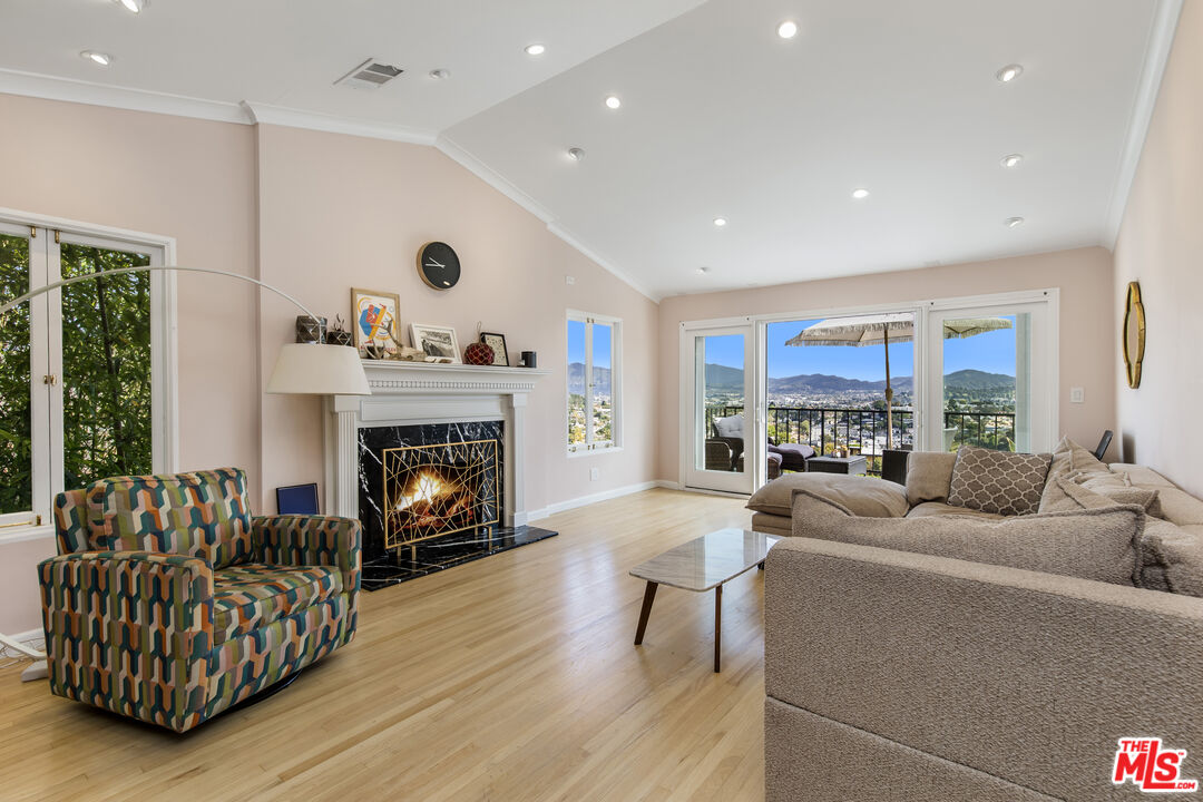 2330 Ronda Vista Dr