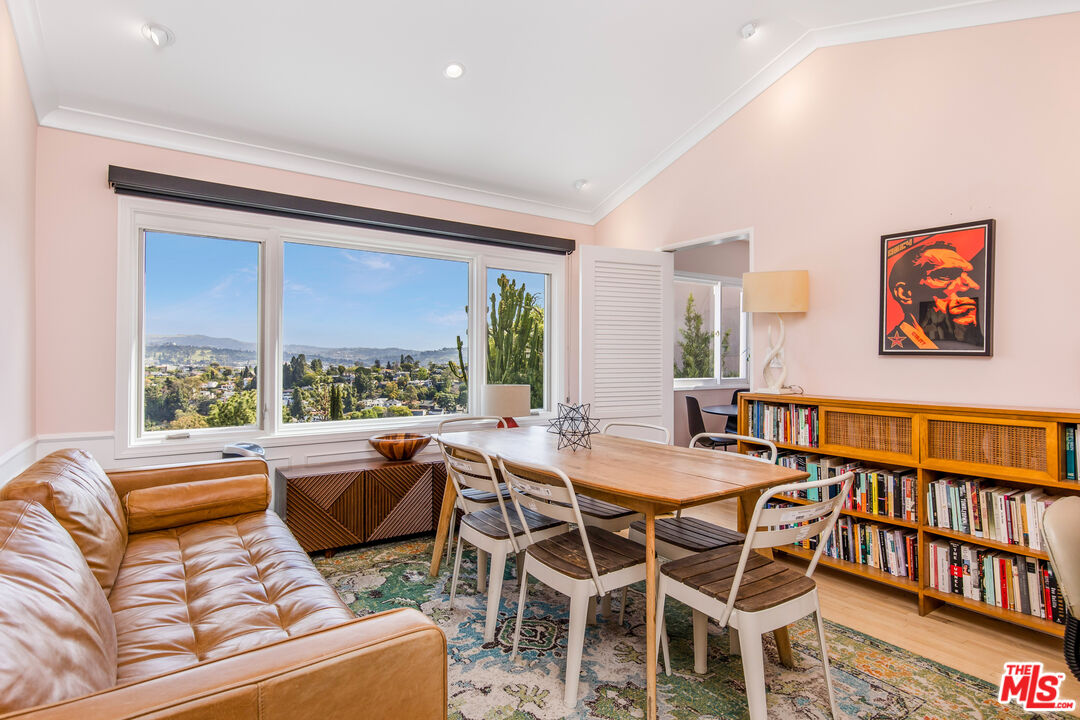 2330 Ronda Vista Dr