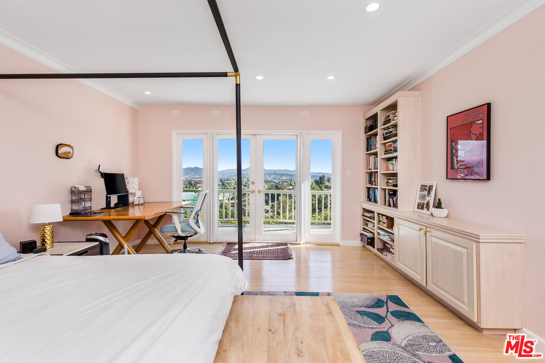 2330 Ronda Vista Dr