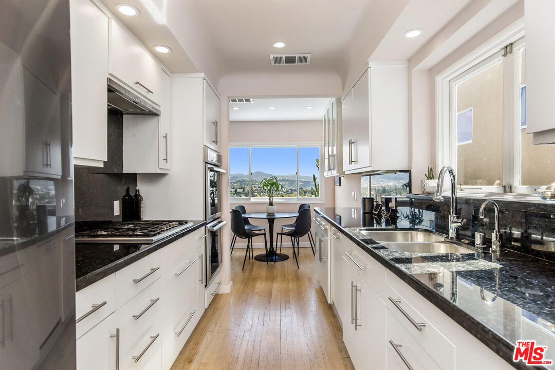 2330 Ronda Vista Dr