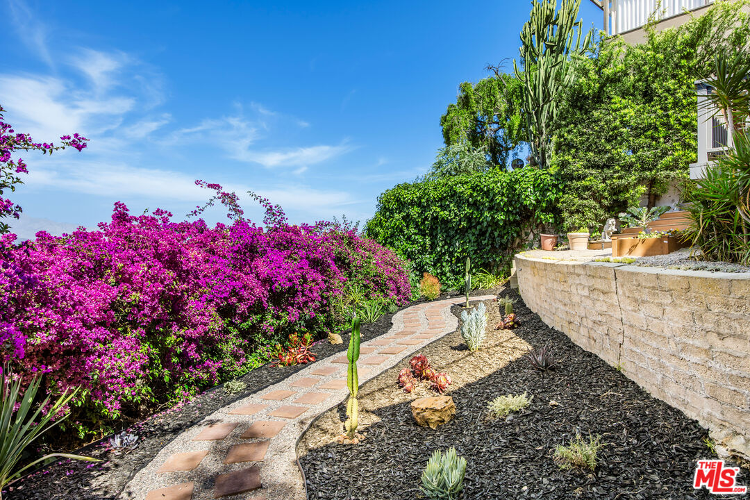 2330 Ronda Vista Dr