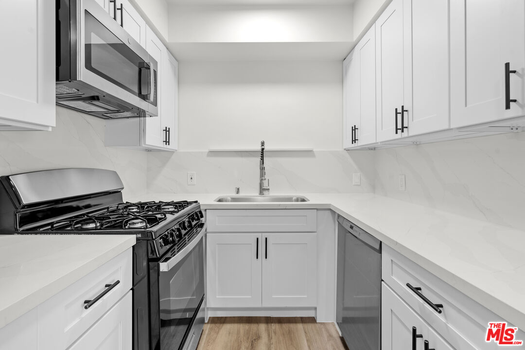 7825 W Manchester Ave Unit: 9