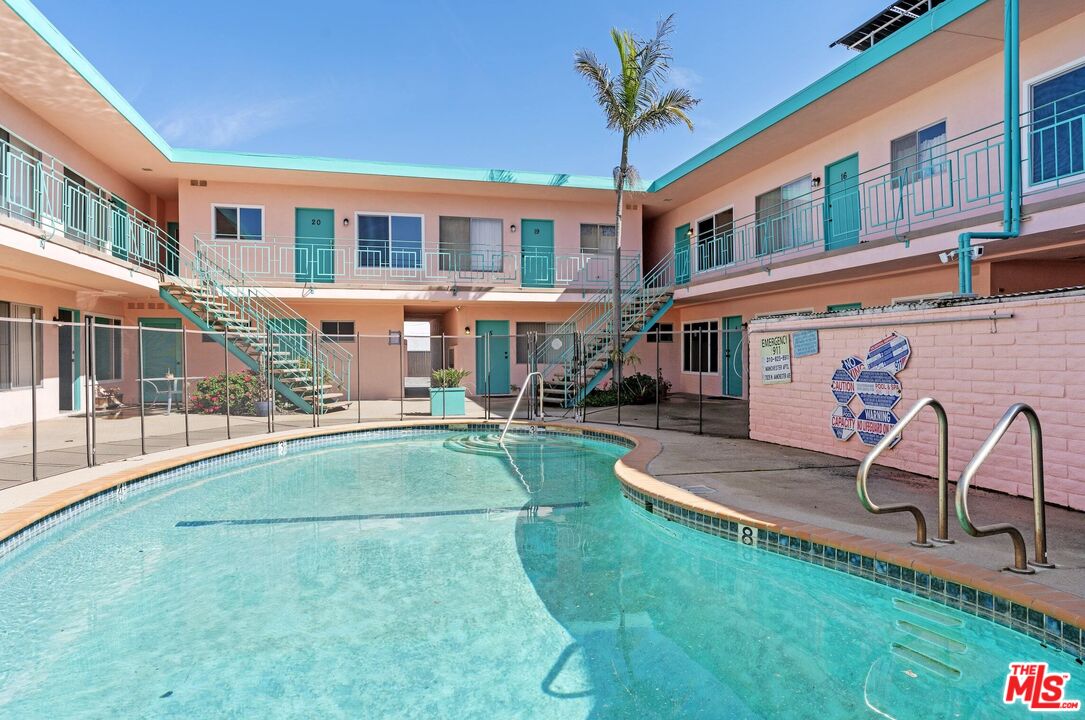 7825 W Manchester Ave Unit: 9