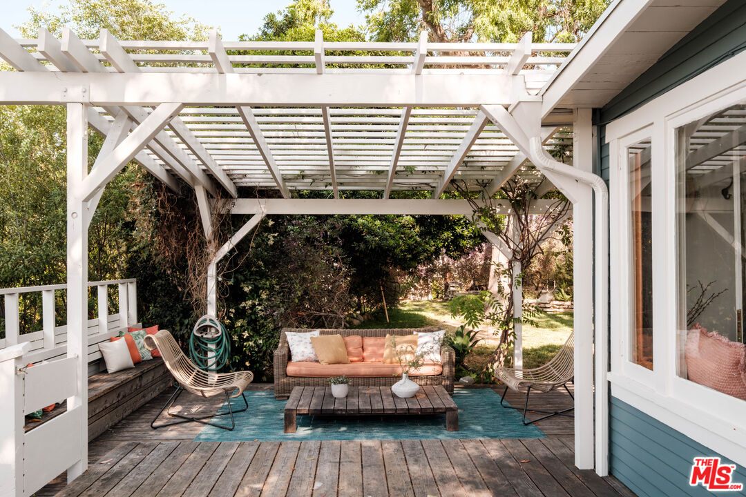 2326 Hidalgo Ave