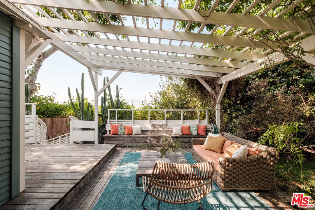 2326 Hidalgo Ave