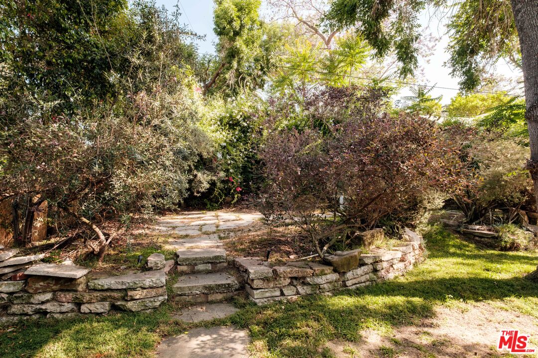 2326 Hidalgo Ave