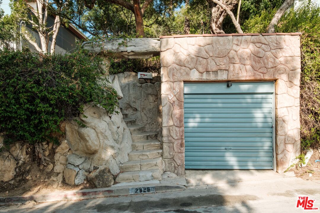 2326 Hidalgo Ave