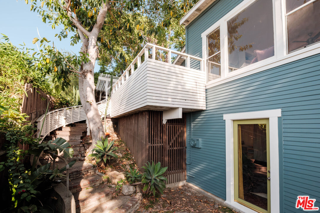 2326 Hidalgo Ave