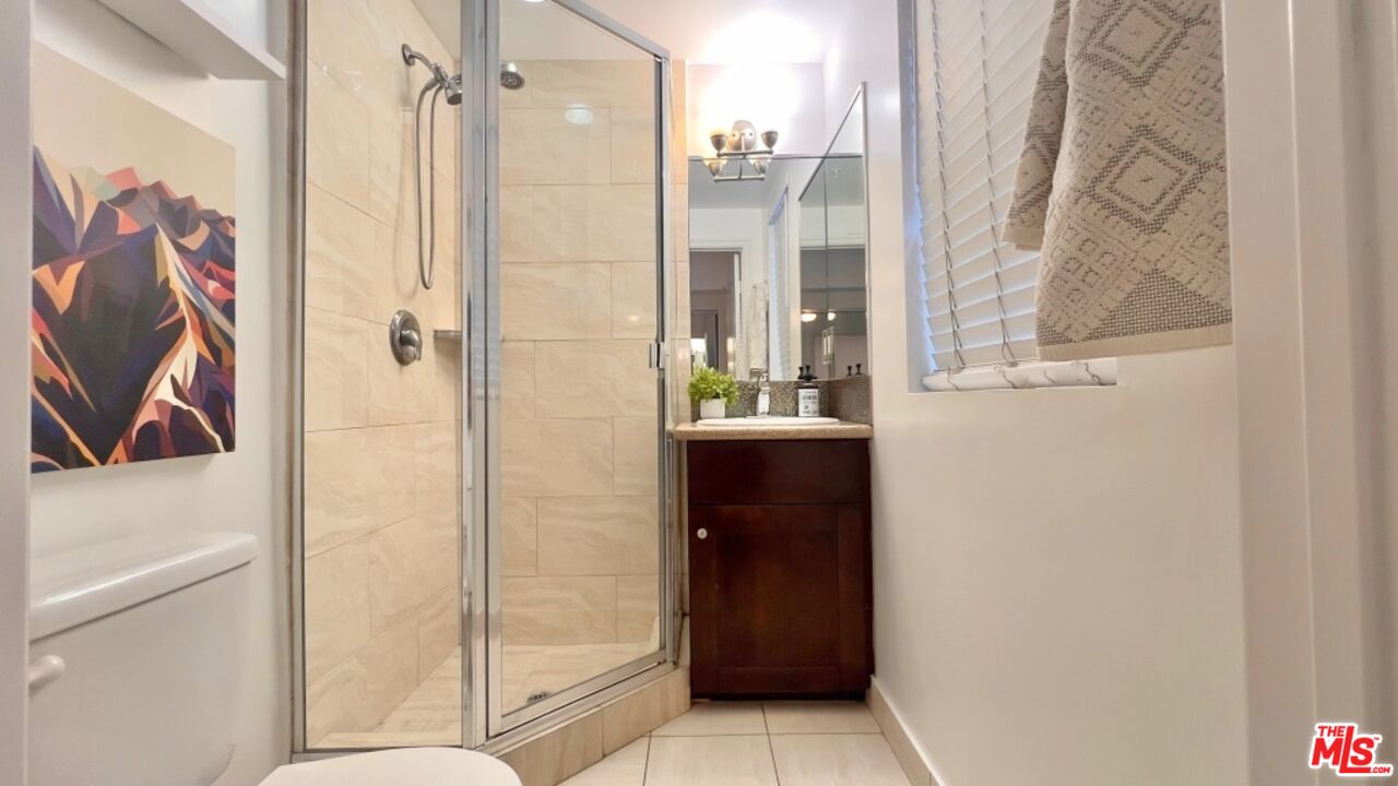 5633 Carlton Way Unit: 203