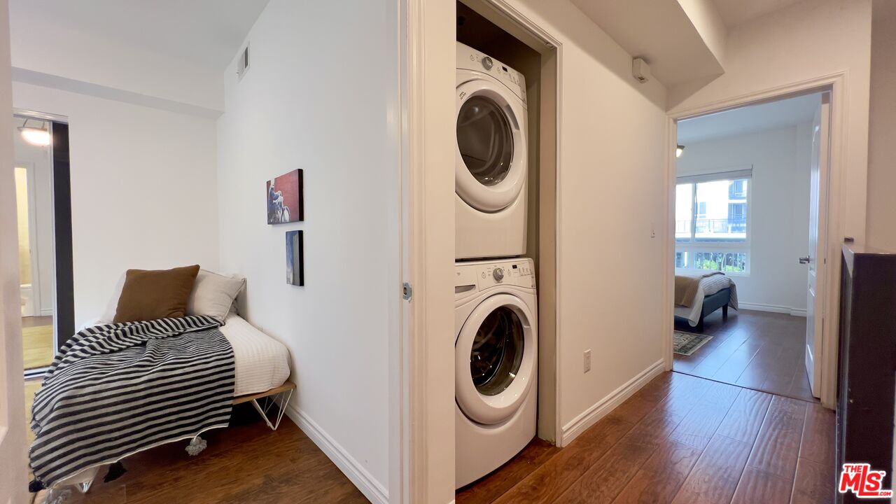 5633 Carlton Way Unit: 203
