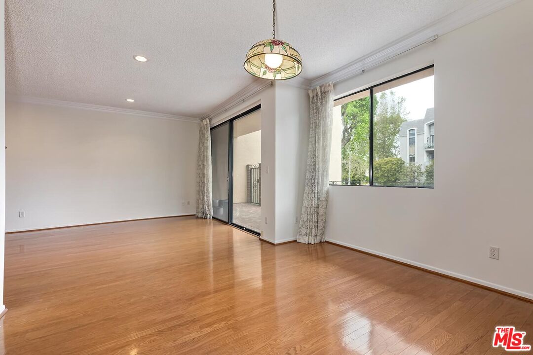 1201 S Roxbury Dr Unit: 107